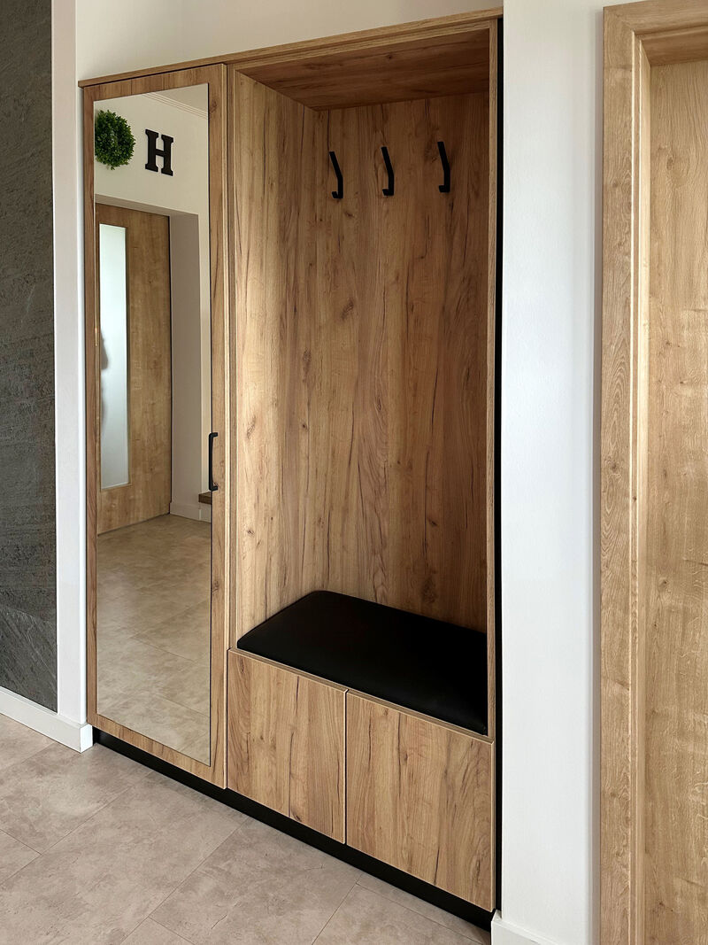 Innenausbau-Privat-Garderobe.jpg